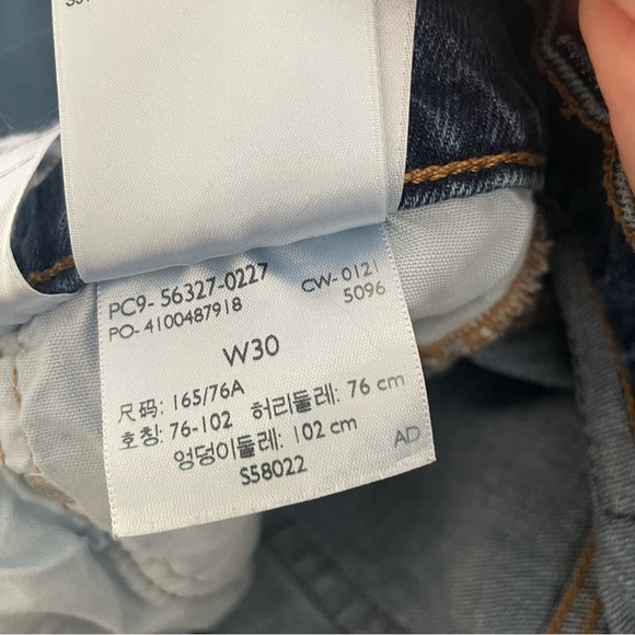 LEVI'S WOMEN'S 501 ORIGINAL DENIM SHORTS - SALSA MOOD SIZE 30 - Picture 9 of 10